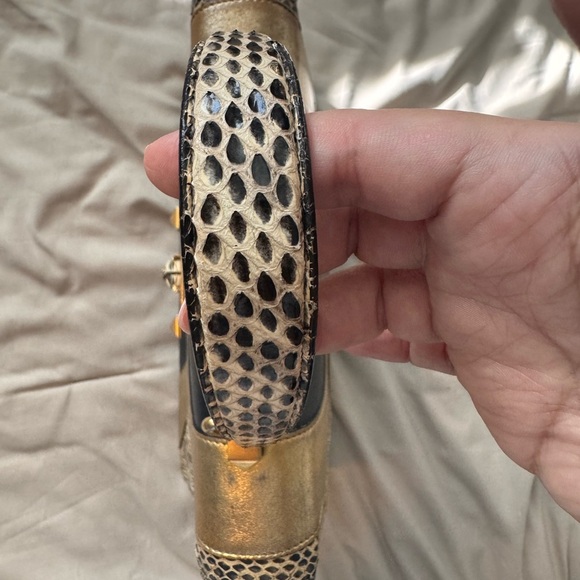 Gucci
Python Medium Osiride Top Handle Bag - Picture 7 of 10